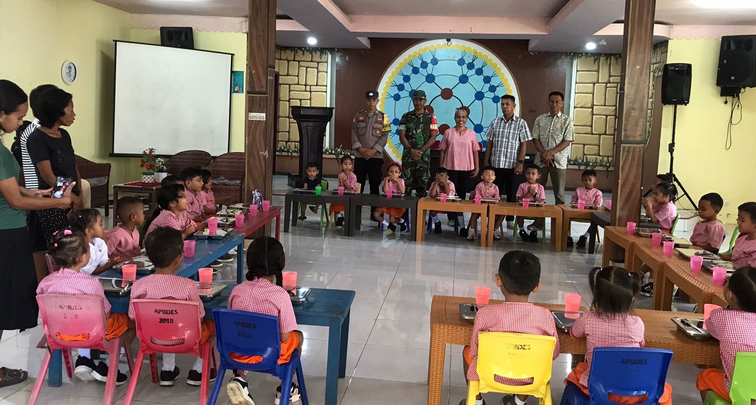 Pemberian Makan Bergizi Gratis Kepada Anak-Anak Paud Mekar Bangsa Desa Hunuth